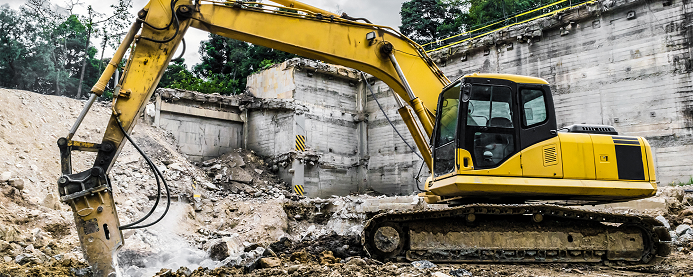 Using a Hydraulic Breaker Without Destroying Your Excavator
